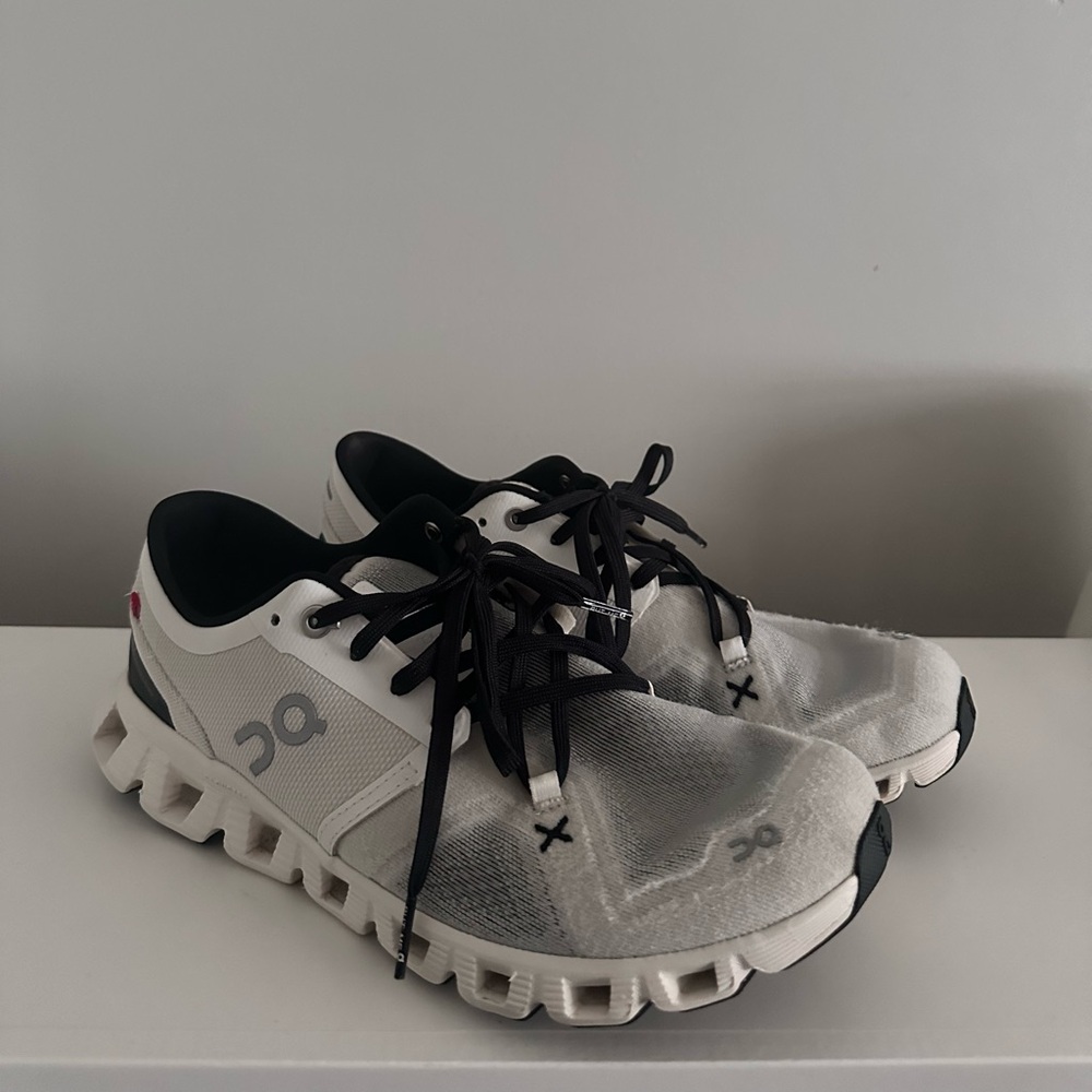 ON Cloud Running White and Black Cloud X3 Women’s Shoe